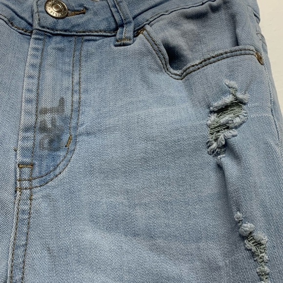 Almost Famous | Size 1 | Light Wash Distressed Ripped Skinny Jeans - Picture 5 of 10